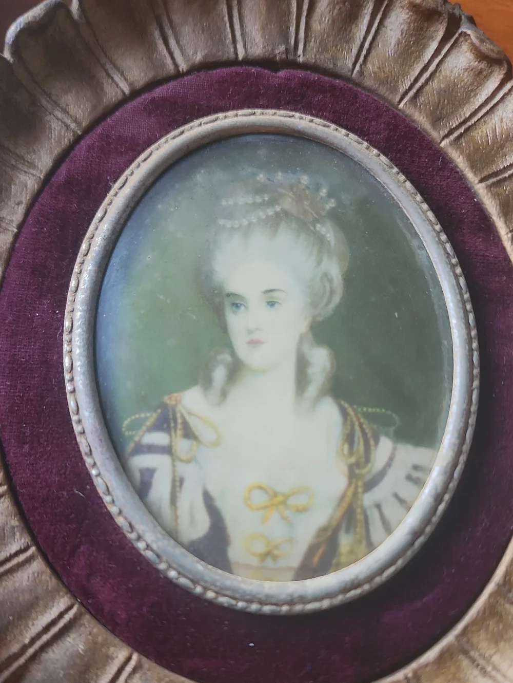 Cameo Creations 3 Decorative Oval Wall Plaques with Claret Velvet Over 60 Y.O.